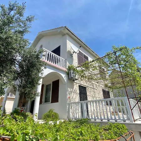 Lilys Paradise Feriehus Orebić