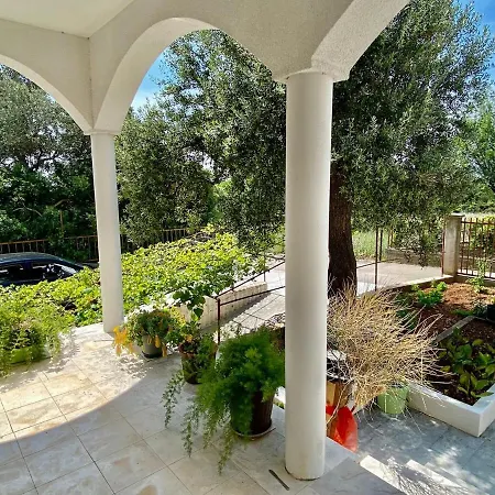 Lilys Paradise Feriehus Orebić