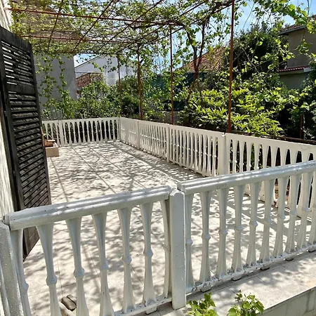 Holiday home Lilys Paradise *